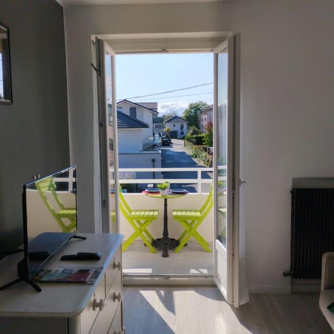 Appartement Verdoyant Au Bord Du Lac Leman Entre Evian Et Thonon Dans Une Villa Publier Exterior foto